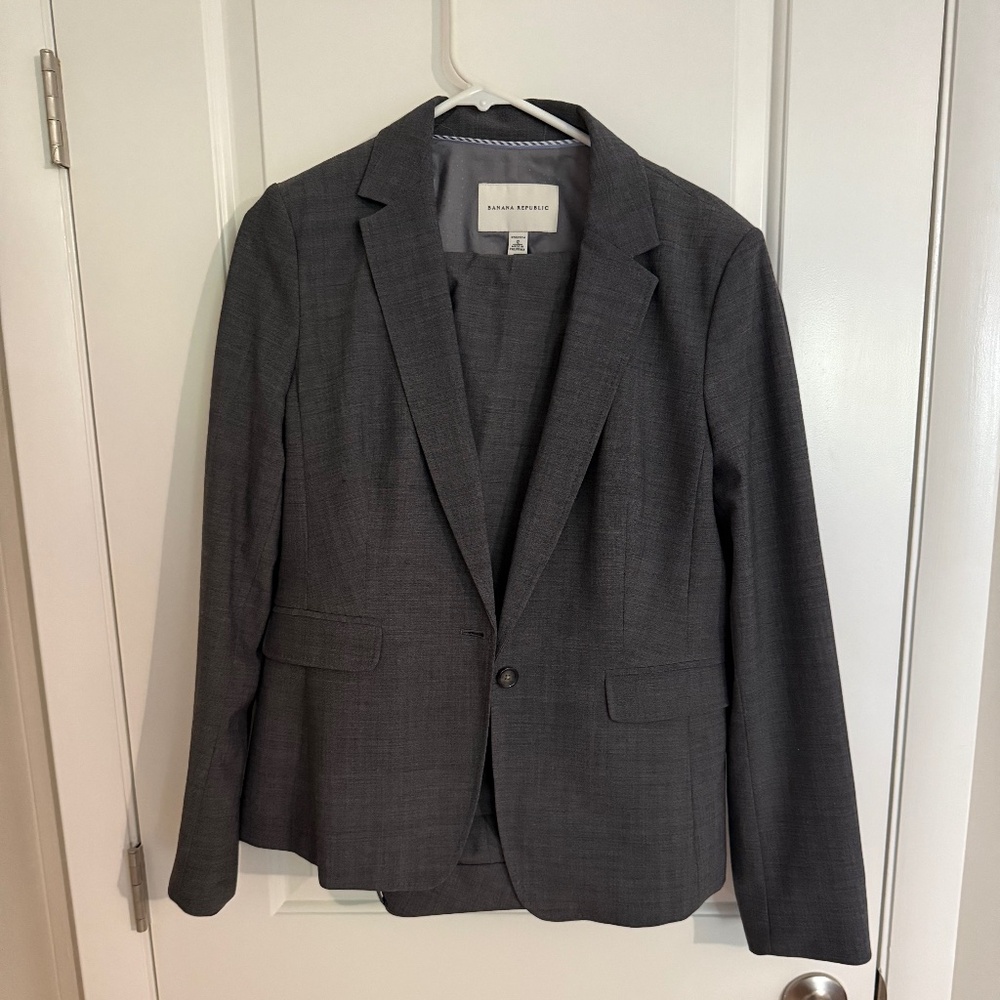 Banana Republic Women’s Gray Suit Set – Blazer & Pants (Size 12/12L)